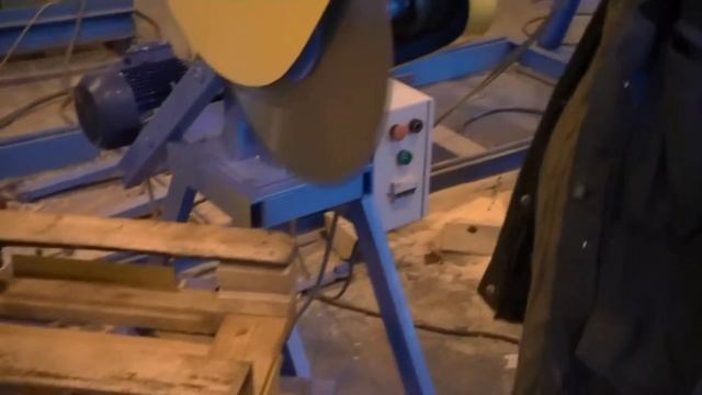 Станок для обрезки углов поддонов с поворотным столом и фиксацией по одному углу поддона АМ 247М смотреть онлайн