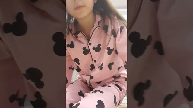 учу вас садистя на шпагат пишите в комментариев что вам еще расказать? Я буду записывать😘 смотреть онлайн