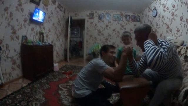 Влог.Фиона отдыхает))Дима,Давид и папа занимаются армрестлинг смотреть онлайн