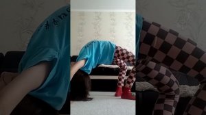 Делаю шпагат и мостик!