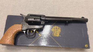 Револьвер Кольт Миротворец 7½" пластиковые накладки, Colt revolver 7½" plastic grips, Denix 7107