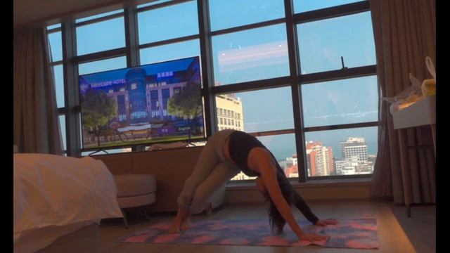 30 mins Yoga Flow that relives intense lower back pain смотреть онлайн