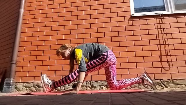 Тренировка на шпагат, или 5 минут моей жизни смотреть онлайн