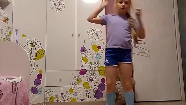как научиться садиться на шпагат☺️ смотреть онлайн