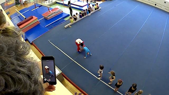 Шпагат, мостик и складочка смотреть онлайн