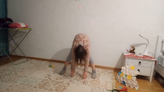 Спортивный адвент календарь - Мой влог - стойка на руках, шпагат , челлендж ! смотреть онлайн