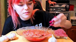 Мукбанг |  Свекольник и огромный бутерброд | Обжор Асмр