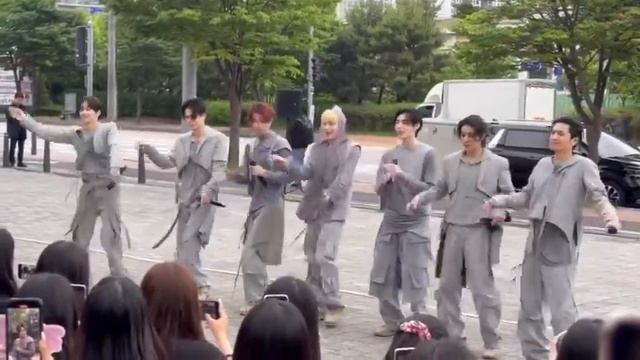 ENHYPEN mini fanmeeting after pre-recording Fatal Trouble!🤍 #enhypen #enhypenmembers #enhypenupdate смотреть онлайн