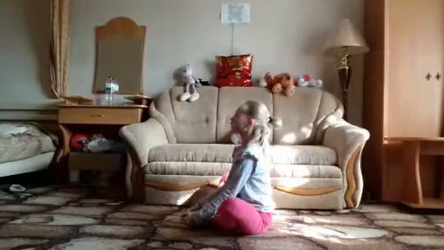 Как сесть на поперечный и на продольные шпагаты 💟 смотреть онлайн