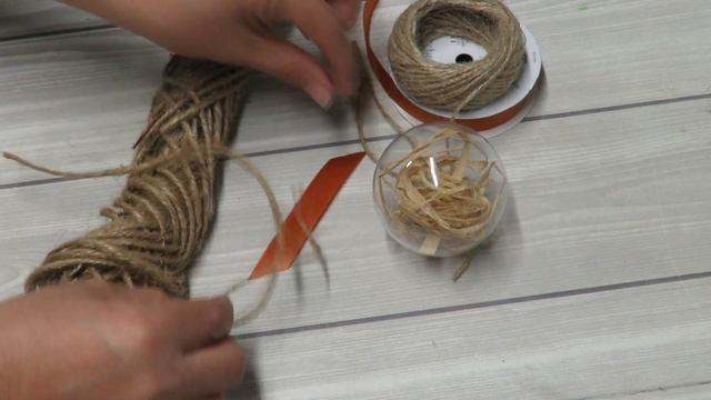 Fall Tree Series: Project 6 - Clear Plastic Ball Ornaments With Raffia and Leaves смотреть онлайн