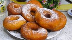 Пончики самый вкусный рецепт. Его кусаешь и глаза закрываешь. Тесто просто пух. С молоком они чудо!