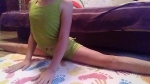 Как научиться  делать три шпагата 😊😁🐼