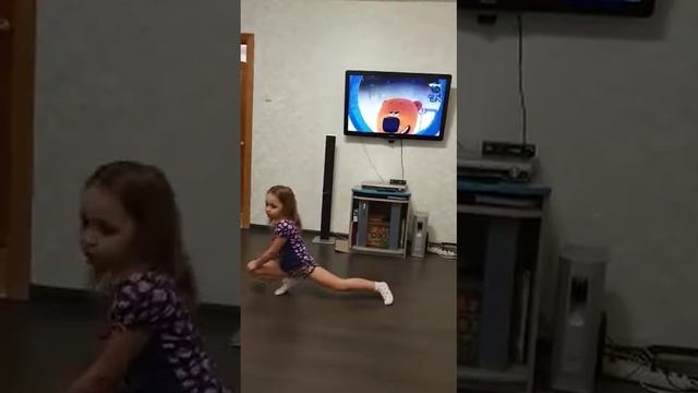 Учимся делать шпагат смотреть онлайн