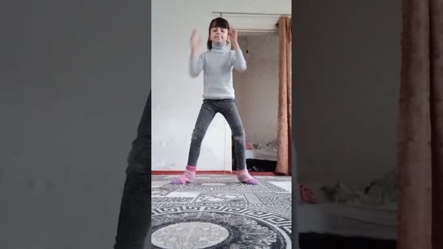 как научиться делать шпагат🤸 смотреть онлайн