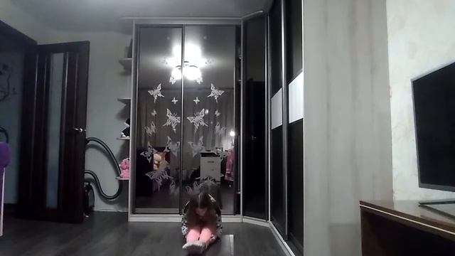 КАК СЕСТЬ НА ШПАГАТ ЗА 5 МИНУТ смотреть онлайн