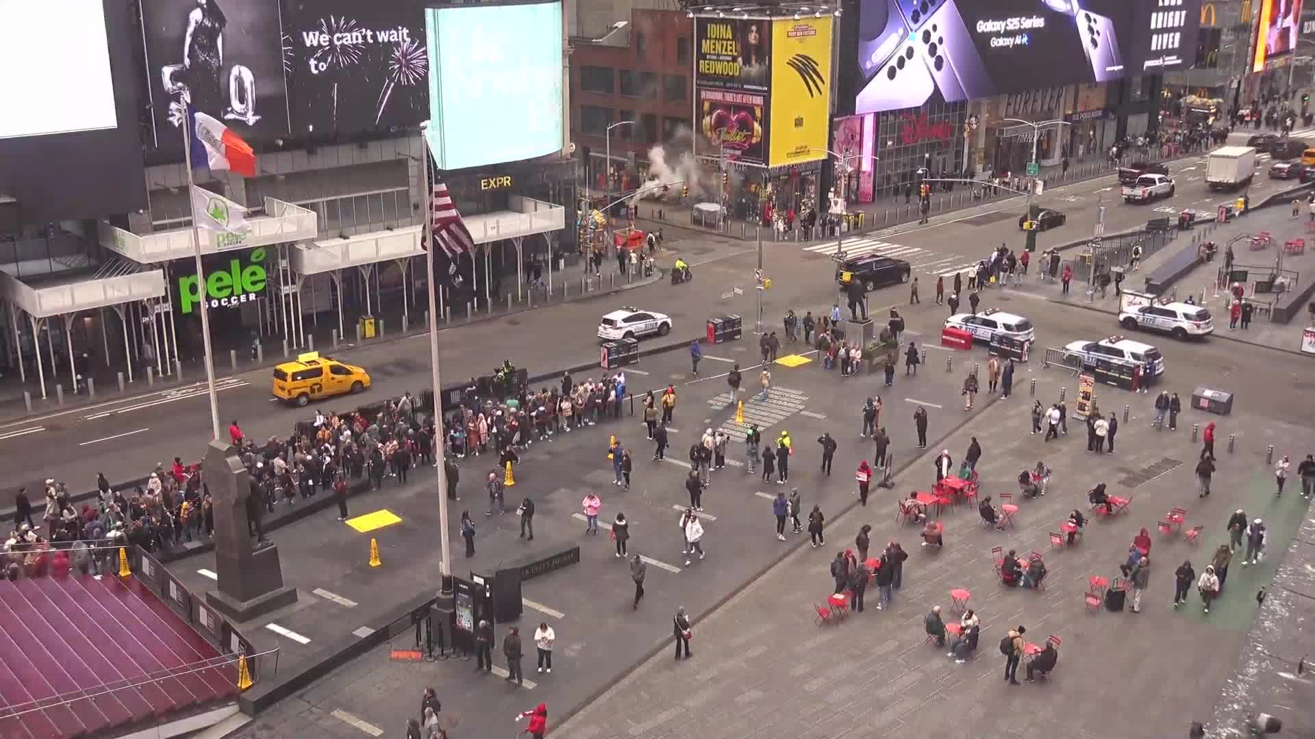 Таймс-сквер, Нью-Йорк в прямом эфире [1080p] [live cam] [20.04.2025] смотреть онлайн