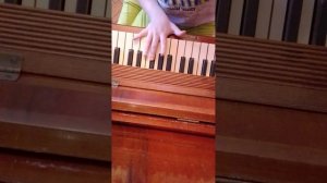 урок музыки. как сыграть granny на пианино