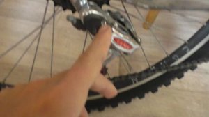 Дергается натяжитель цепи на велосипеде почему?