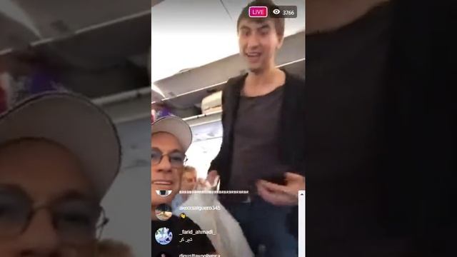 Жан-Клод Ван Дамм стримит в самолете смотреть онлайн