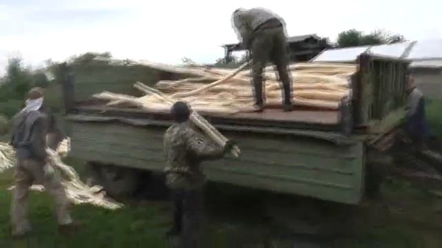 Вывозим сваи и жерди на Второй мостик. 29. 06. 2021 смотреть онлайн