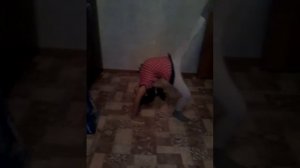 Как  научиться  делать   шпагат,  колесо, мостик,