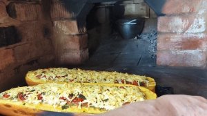 Топлю русскую печь,готовлю обед.