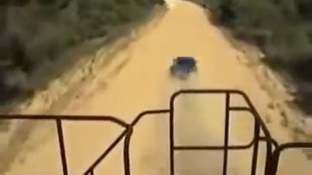 0.67 Белаз гонится за легковой - Смотреть всем! смотреть онлайн