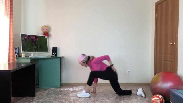 Сажусь на шпагат! Let’s try together) смотреть онлайн