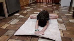 Как сесть на поперечный шпагат?