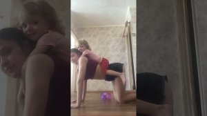 Фитнес (милая девушка и малышка)