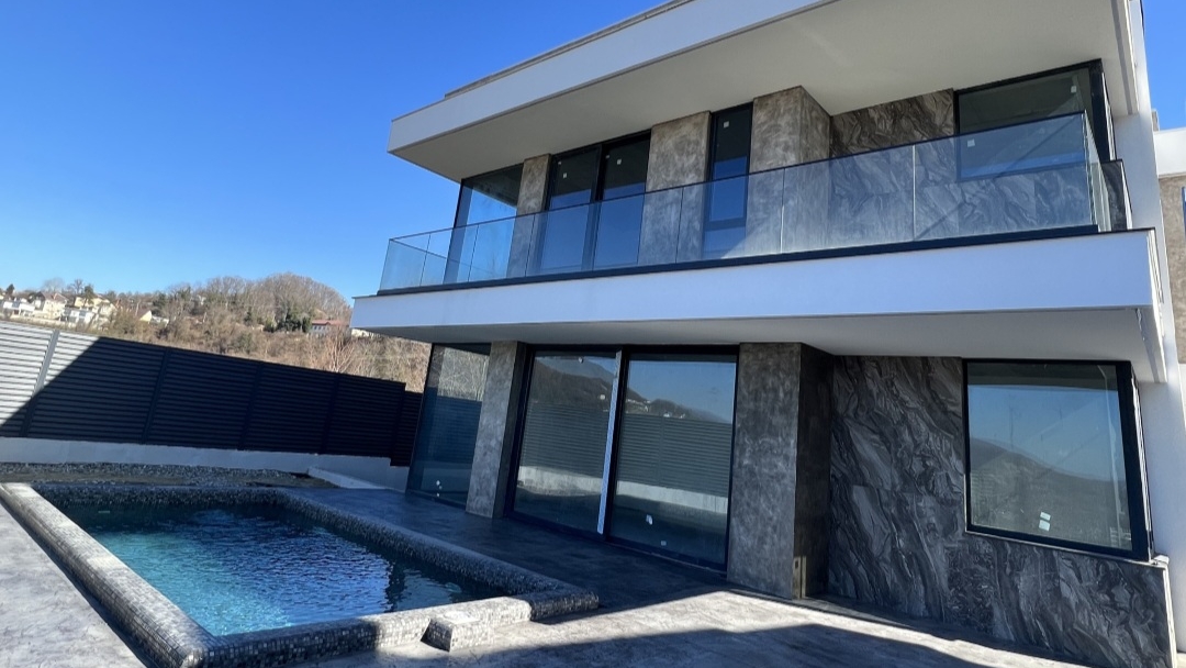 Классный большой дом вдали от городской суеты смотреть онлайн