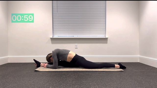 How To Get Your Front & Middle Splits | 20 Minute RELAXING FLEXIBILITY ROUTINE смотреть онлайн