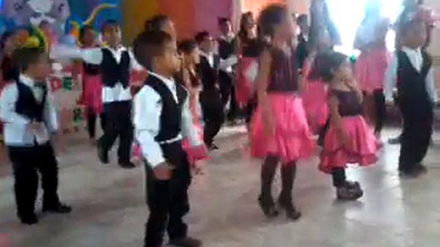 criança dança muito смотреть онлайн