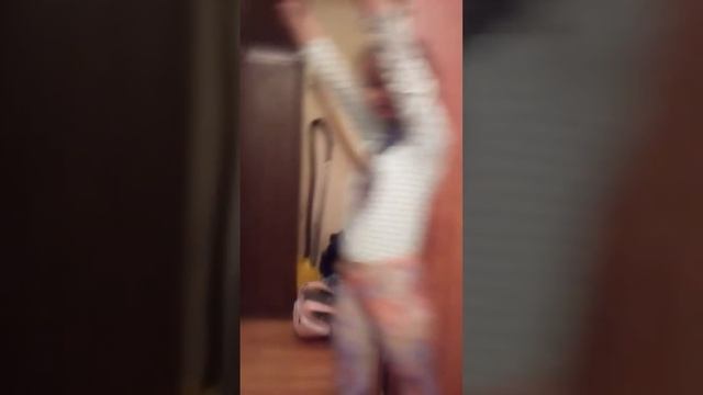 Стойка на руках и шпагат! смотреть онлайн