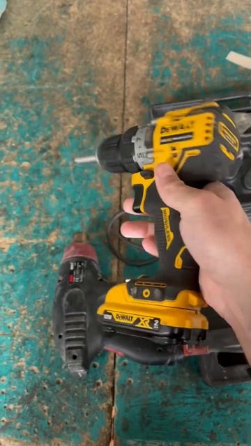 Дрель-шуруповерт аккумуляторная бесщёточная DeWALT DCD701D2 смотреть онлайн