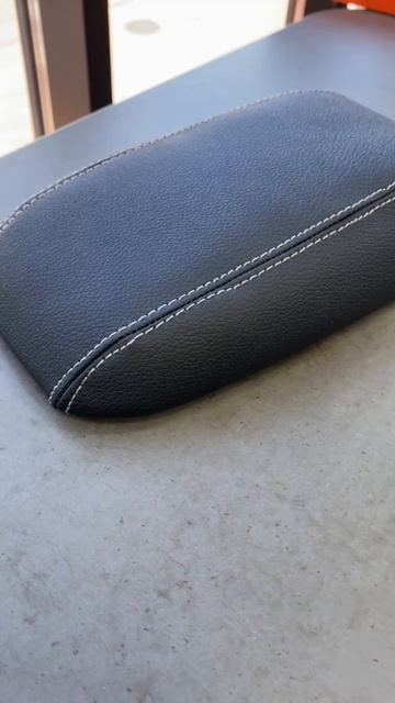 Hyundai Solaris 1. Перетяжка подлокотника смотреть онлайн