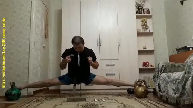 Трюк Шпагат на двух гирях + 5 ножей смотреть онлайн