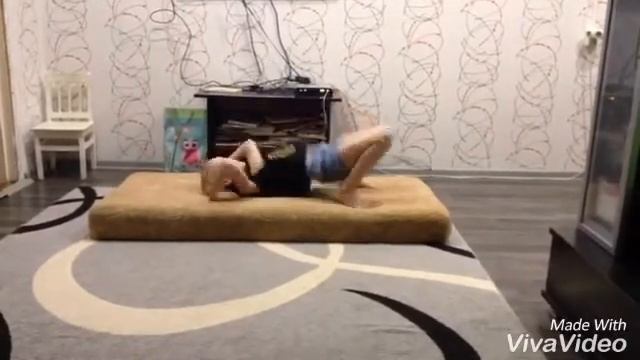 УЧУ ДЕЛАТЬ МОСТИК!!! смотреть онлайн