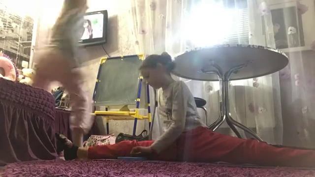 10.04 правый шпагат смотреть онлайн