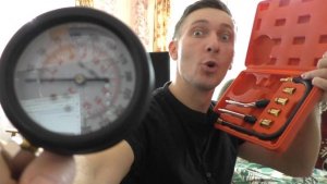 Компрессометр для бензинового двигателя в красной коробке