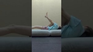 Тренируемся как сесть на шпагат