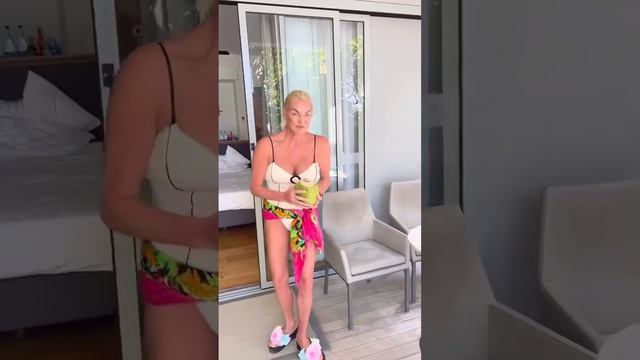 Сюрприз удался- Волочкова с Серёжей довольны 😄😍💕 смотреть онлайн