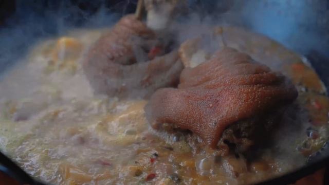 6斤大蹄髈，二弟做“紅燒蹄髈”，香辣Q彈抱著啃真過癮｜Mukbang【鐵鍋視頻】 смотреть онлайн