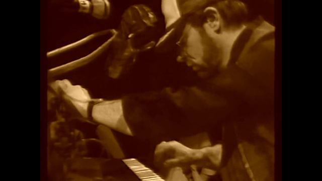 Manfred Mann's Earth Band - Martha's Madman (Cartoon Version 1983) смотреть онлайн