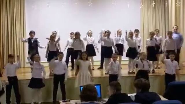 Композиция песни "Мамочка"Выступление 3 класса "Б" МБОУ "Лицей экономический 71" г. Ростов на Дону. смотреть онлайн