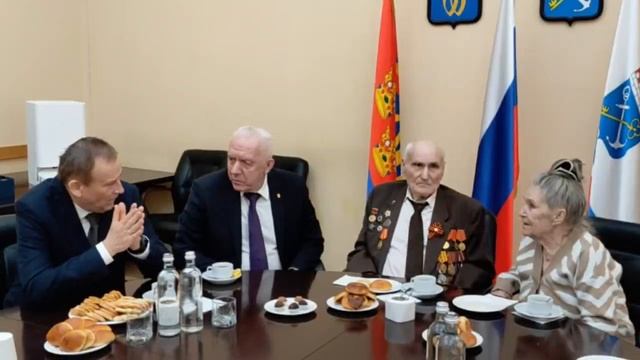 Александр Дрозденко встретился с ветеранами Выборга