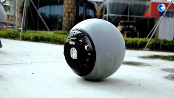 Китайский Робот-полицейский борется с нарушителями