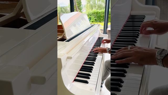 River flows in you - Yiruma смотреть онлайн