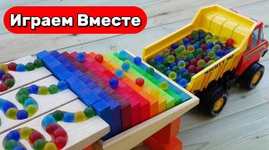 Играем в машинки ! Машинки детям ! Играем в горки с шариками ! Развивашки для детей !