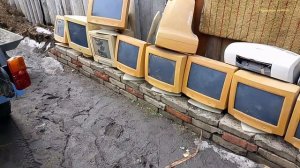 Купил кучу Мониторов от Комюторов, сначала обрадовался, а потом расстроился.